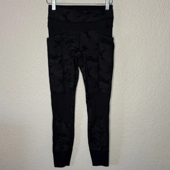 Lululemon Sun Salutation Pants Soot Black Camo Sz 4 Pockets - Picture 2 of 7